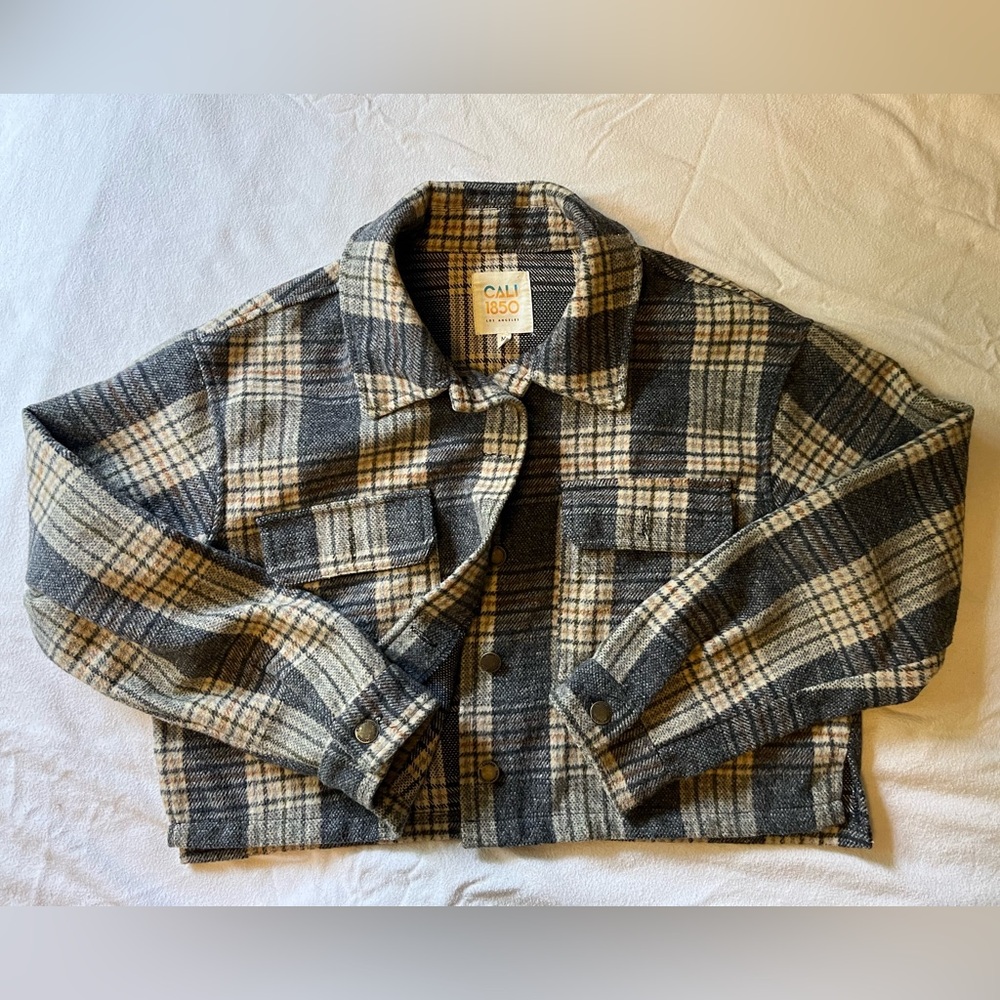 Women's Plaid Cropped Utility Jacket - Black and Tan